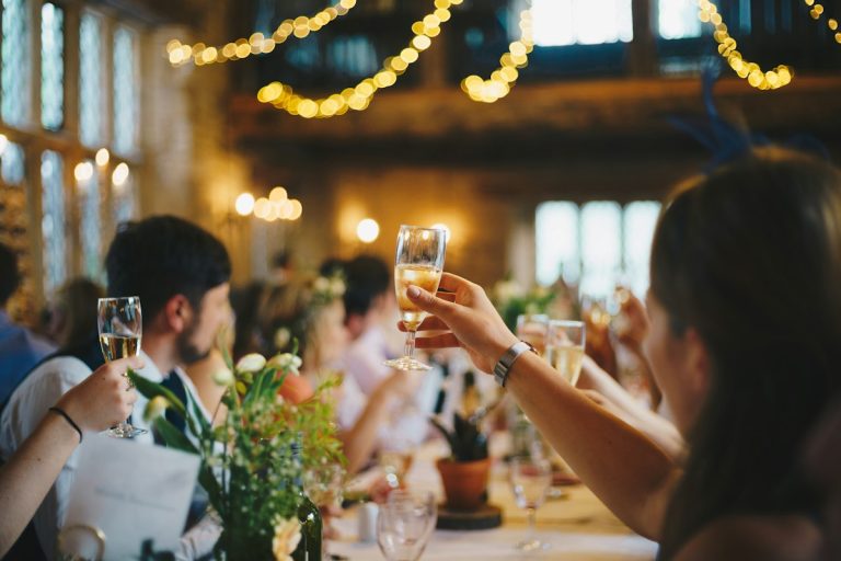 Reception Tablescape Essentials: 7 Centerpieces & Table Runners That Elevate Any Venue