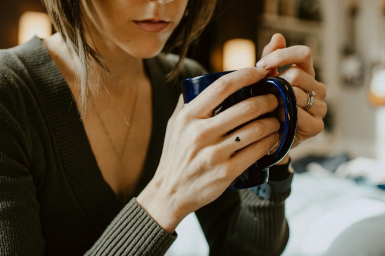 How to Clean Engagement Ring at Home Safely (2026) Guide